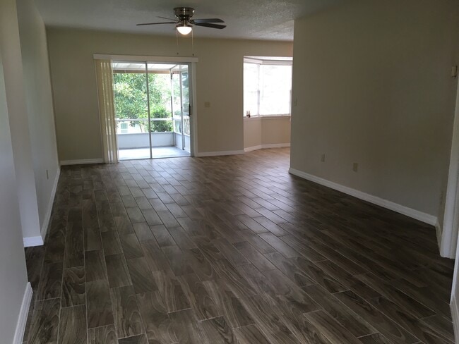 1899 E Chapel Dr in Deltona, FL - Building Photo - Building Photo