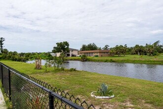 143 Rotonda Cir in Rotonda West, FL - Building Photo - Building Photo