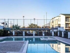 2818 S Bartell Dr in Houston, TX - Building Photo