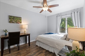 0 Spanish Manor in Wheeling, WV - Foto de edificio - Building Photo