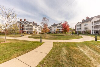 1008 W Summerfield Gln Cir in Ann Arbor, MI - Building Photo - Building Photo