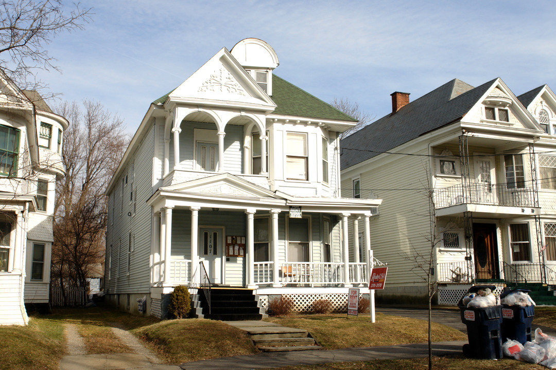 1107 Union St in Schenectady, NY - Foto de edificio