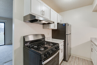 Brookside Apartments in Springfield, MI - Building Photo - Interior Photo