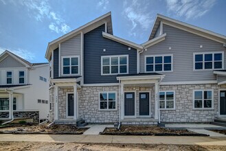 4873 Lacy Rd in Fitchburg, WI - Foto de edificio - Building Photo