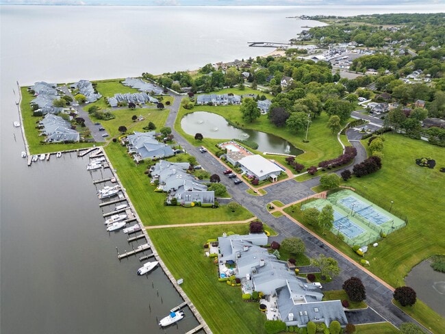 34 Harbor Dr