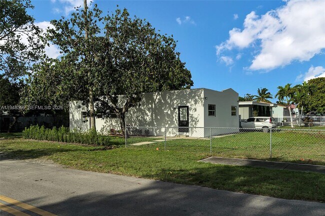 1046 Jann Ave in Opa Locka, FL - Building Photo - Building Photo