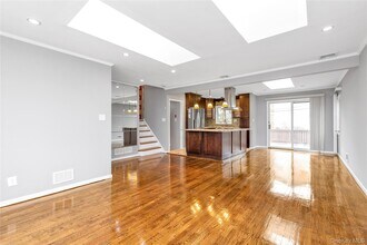 5 Glenbrook Rd in Hicksville, NY - Building Photo - Building Photo