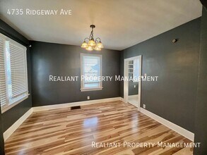 4735 Ridgeway Ave in Cincinnati, OH - Building Photo - Building Photo