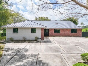 9620 NW 26th Ct in Hollywood, FL - Building Photo - Building Photo