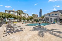 Gables Metropolitan Uptown in Houston, TX - Foto de edificio - Building Photo