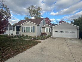 2311 Bryan St in St. Joseph, MI - Building Photo