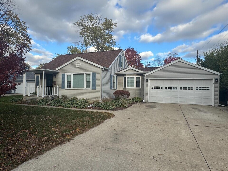 2311 Bryan St in St. Joseph, MI - Building Photo