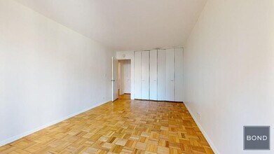 333 E 49th St in New York, NY - Building Photo - Building Photo