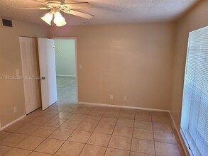 8411 Lagos De Campo Blvd in Tamarac, FL - Building Photo - Building Photo