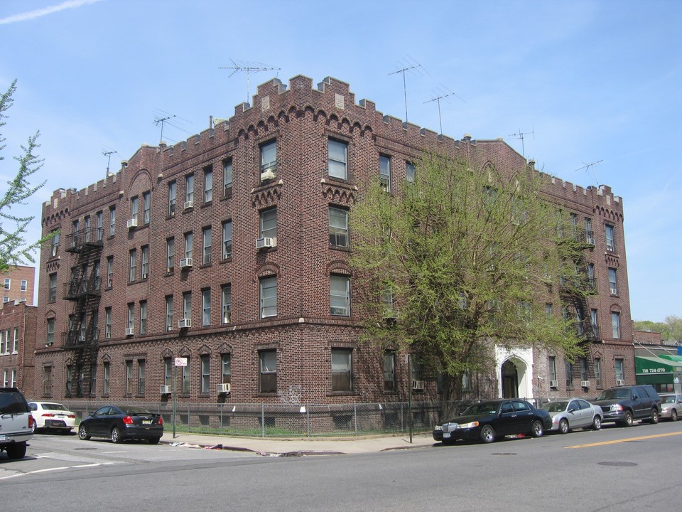 Kinely 1001 Court in Brooklyn, NY - Foto de edificio