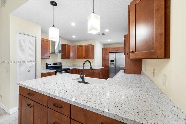 property at 2707 Pinewood Ct