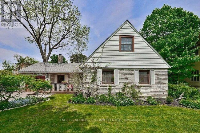 1327 Mineola Gardens in Mississauga, ON - Building Photo - Building Photo