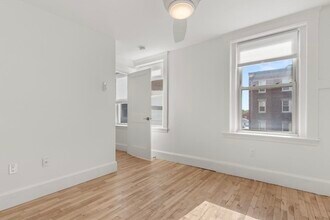 26 Bradlee Rd, Unit 302 in Medford, MA - Building Photo - Building Photo