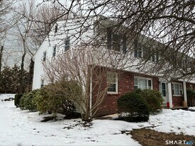 26 College St in Clinton, CT - Building Photo