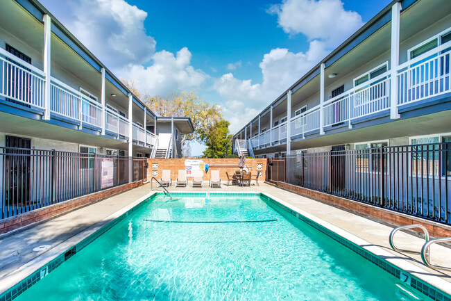 Villa Grove Apartments in Castro Valley, CA - Foto de edificio - Building Photo