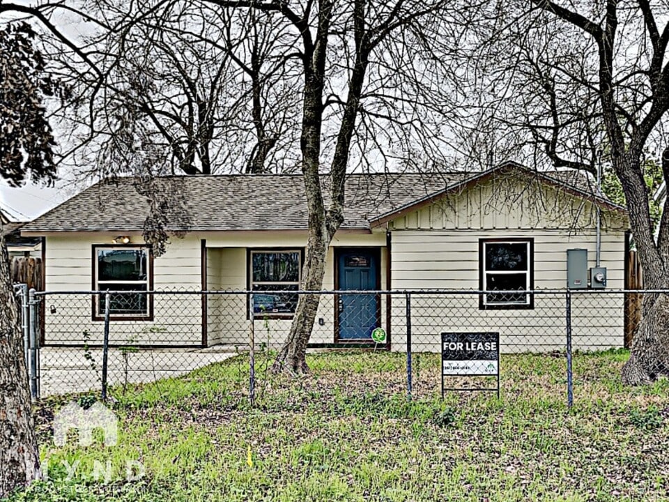 6703 England St in Houston, TX - Building Photo
