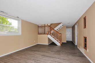 6911 Candlewick Way in Florissant, MO - Building Photo - Building Photo