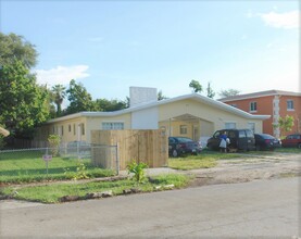 1217 NE 127th St in North Miami, FL - Building Photo - Building Photo