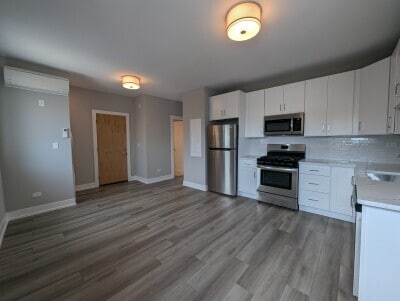 3943 N Janssen Ave, Unit 2 in Chicago, IL - Building Photo - Building Photo