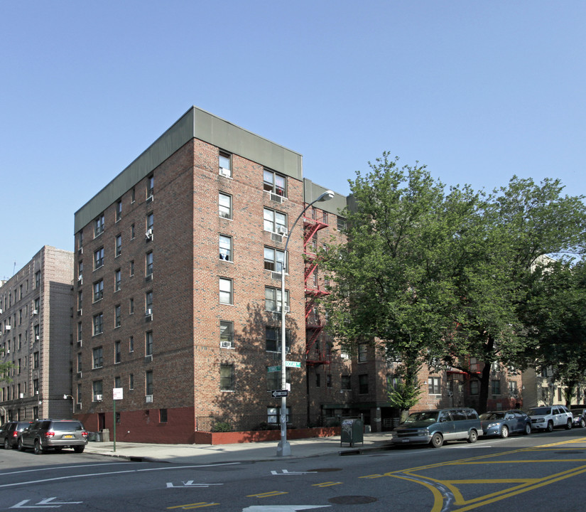 570 Ocean Ave in Brooklyn, NY - Foto de edificio