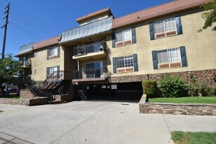 6401 Riverton Ave in Los Angeles, CA - Building Photo