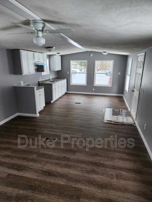2284 County Rte 37 in Mallory, NY - Foto de edificio - Building Photo