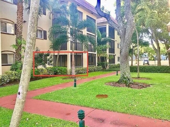 257 S Cypress Rd, Unit 415 in Pompano Beach, FL - Building Photo - Building Photo