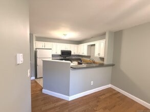 8 Rose Ln in Danbury, CT - Building Photo - Building Photo