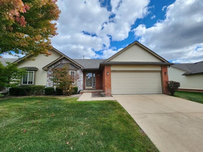 property at 1880 N Kenwyck Dr