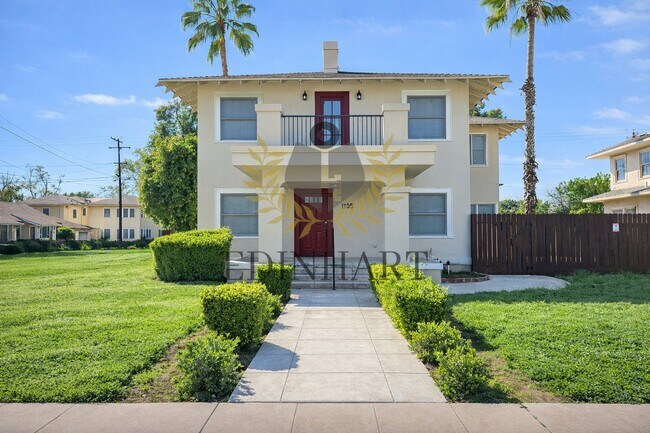 1105 N College Ave in Fresno, CA - Building Photo - Building Photo