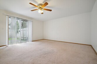 15121 182nd Ave SE in Monroe, WA - Foto de edificio - Building Photo