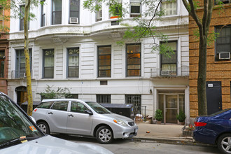 20 W 69th St in New York, NY - Building Photo - Building Photo