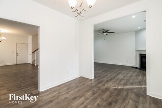 1818 Yarborough Dr in Greensboro, NC - Foto de edificio - Building Photo