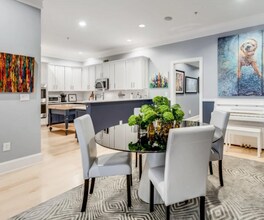 2885 Woodside St in Dallas, TX - Building Photo - Building Photo