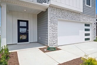901 Brooklyn Crossing Rd in Gallatin, TN - Foto de edificio - Building Photo