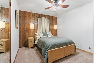 1144 Madison St in Cedar Falls, IA - Foto de edificio - Building Photo