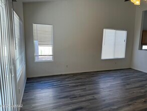 7825 W Scout Rd in Tucson, AZ - Foto de edificio - Building Photo