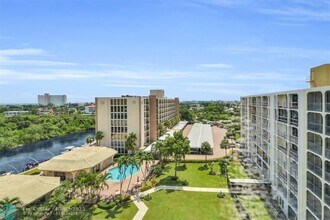 1627 Riverview Rd in Deerfield Beach, FL - Foto de edificio - Building Photo