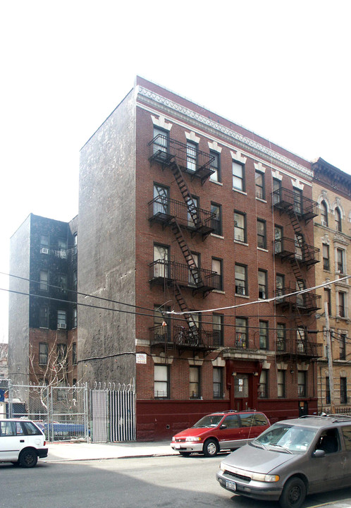 528 E 142nd St in Bronx, NY - Foto de edificio