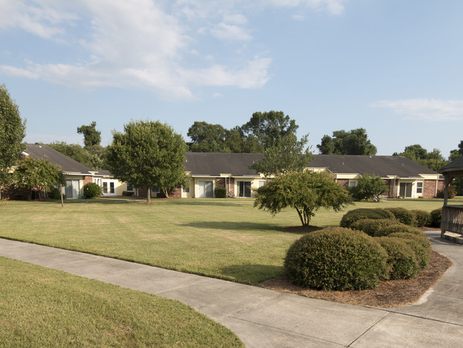 Coastal Villas in Southport, NC - Building Photo - Building Photo