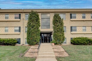 Edgecumbe Terrace in St. Paul, MN - Building Photo