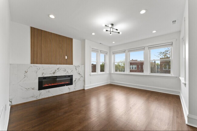 5304 W Cornelia Ave in Chicago, IL - Building Photo - Building Photo