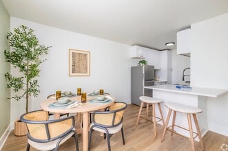 Gentry Manor Apartments in Glen Ellyn, IL - Foto de edificio - Building Photo