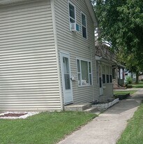 415 E Eleanor St in Thornton, IL - Building Photo
