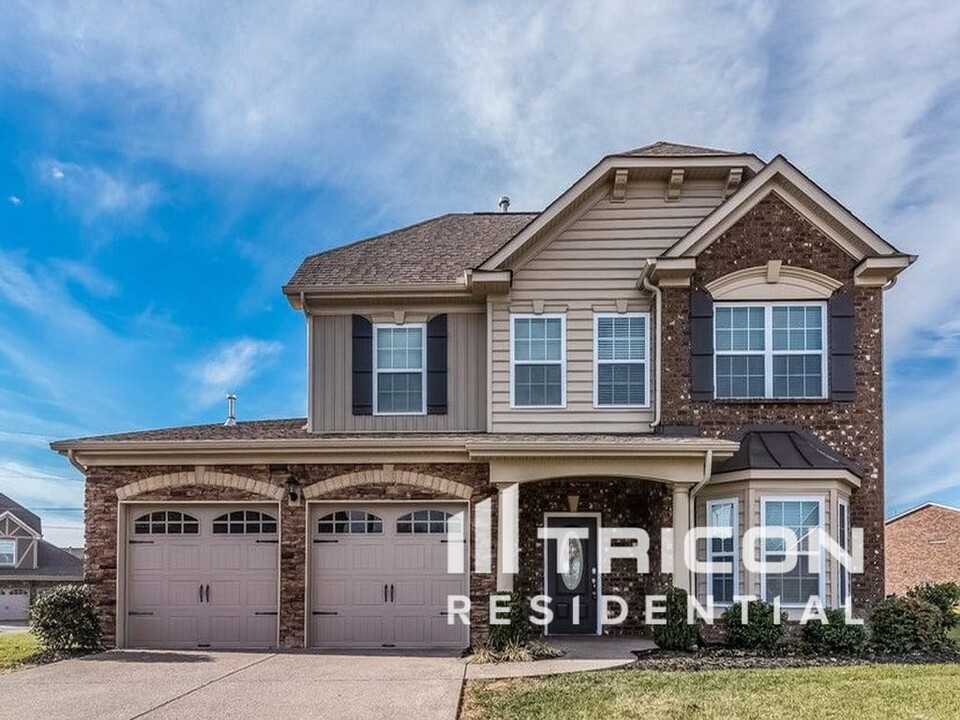 1033 Middleton Ln in Gallatin, TN - Building Photo